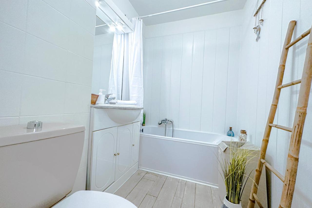 Guignon - Apart Sunny Comfort Close To The Port & Station อองทีบส์ ภายนอก รูปภาพ